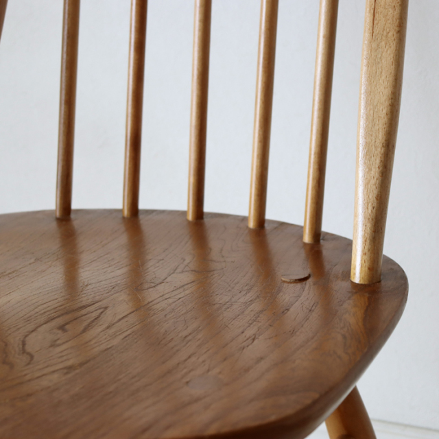 アーコール（ERCOL）製ビンテージのクエーカーチェアのジョイント部分