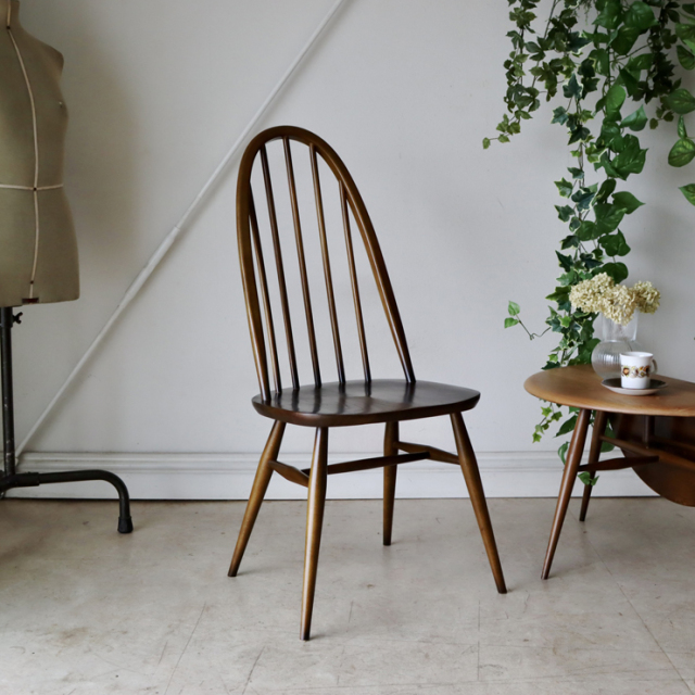 アーコール（ERCOL）製ビンテージのクエーカーチェア・ブラウン