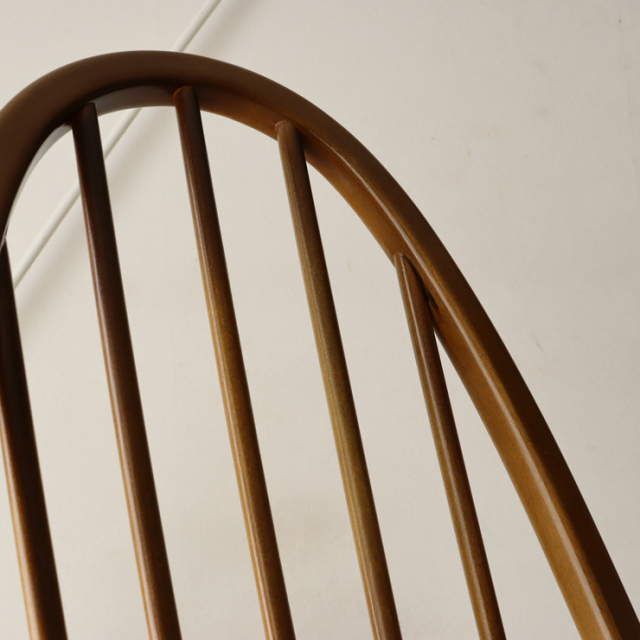 アーコール（ERCOL）製ビンテージのクエーカーチェアのジョイント部分