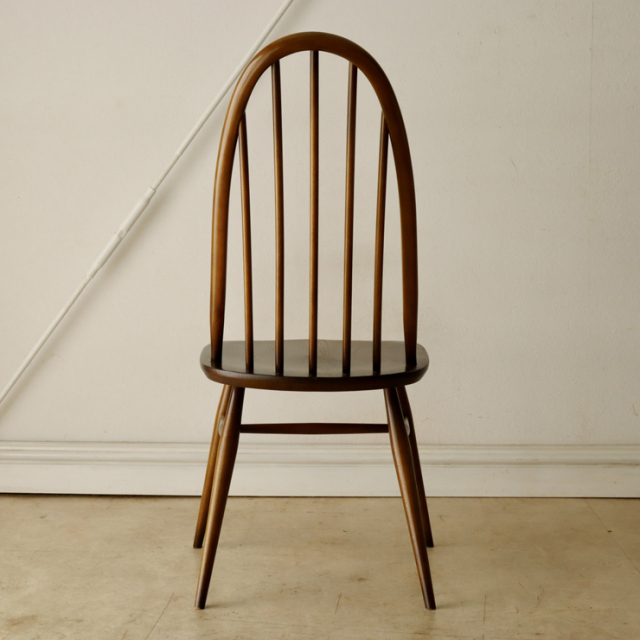 アーコール（ERCOL）製ビンテージのクエーカーチェアの背面