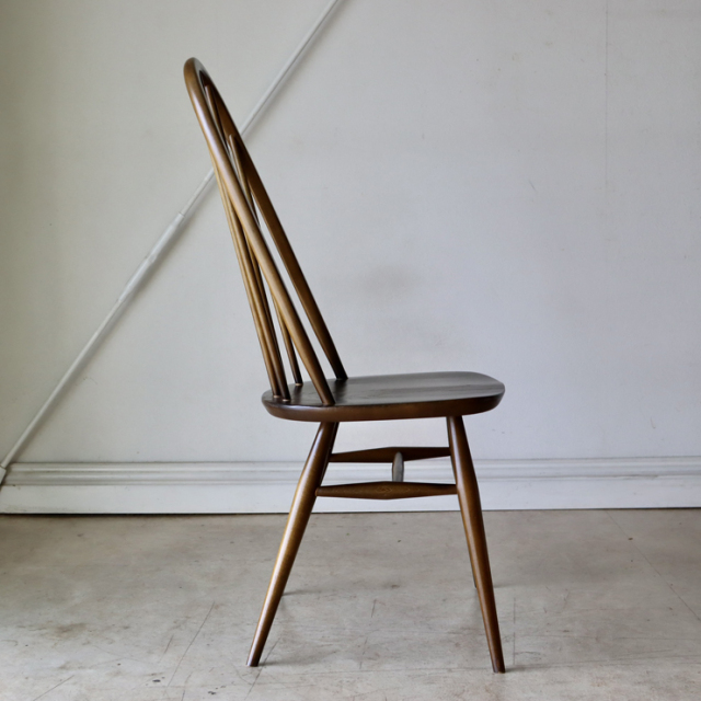アーコール（ERCOL）製ビンテージのクエーカーチェアのサイド