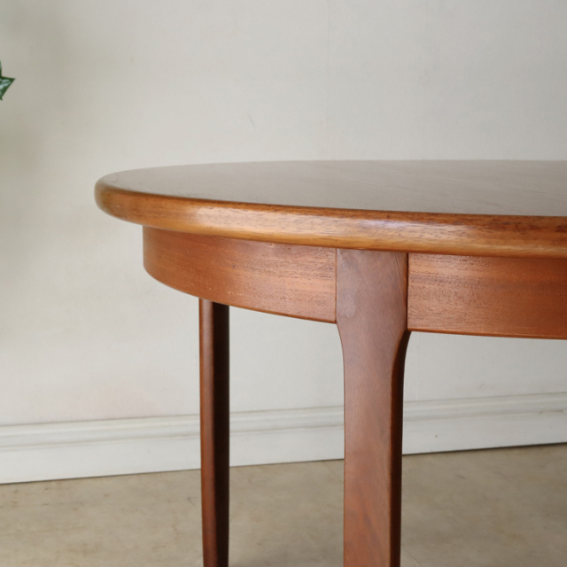 エリオッツオブニューブリー（Elliotts of newbury）製ダイニング