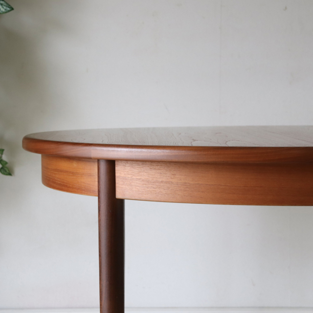 ジープラン（G-plan）製ビンテージのダイニングテーブルの天板の厚み