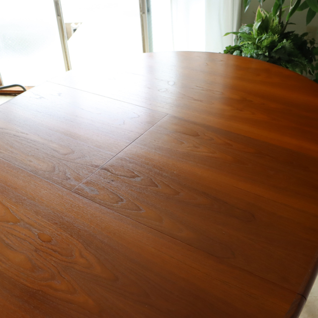 ジープラン（G-plan）製ビンテージのダイニングテーブルの天板の傷