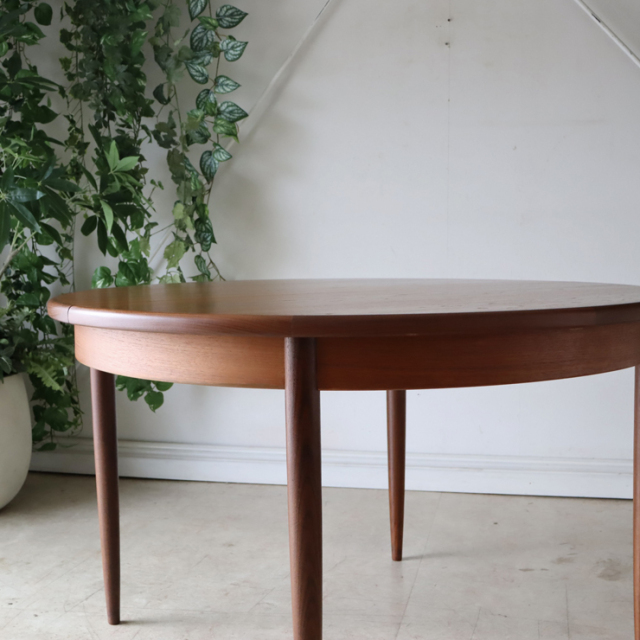 ジープラン（G-plan）製ビンテージのダイニングテーブルの天板の厚み