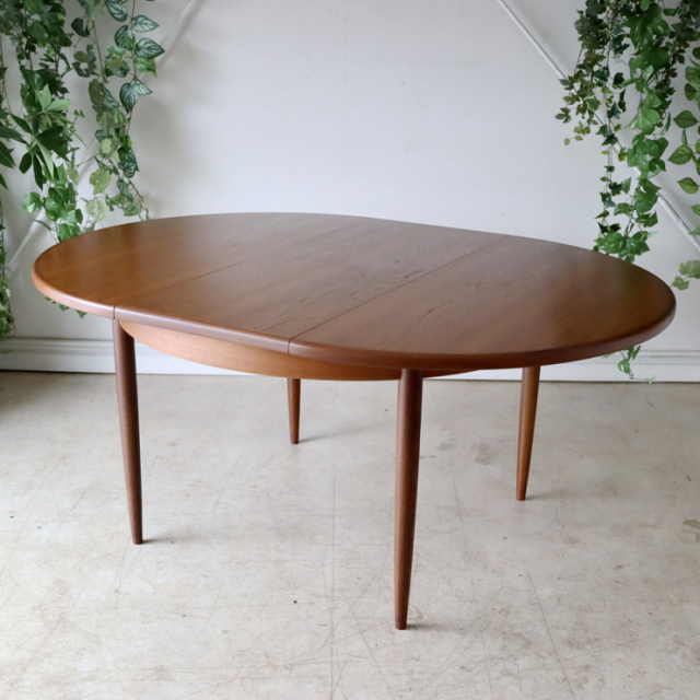 ジープラン（G-plan）製ビンテージのダイニングテーブル　エクステンション天板