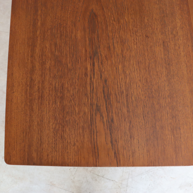 ビンテージのダイニングテーブルの詳細