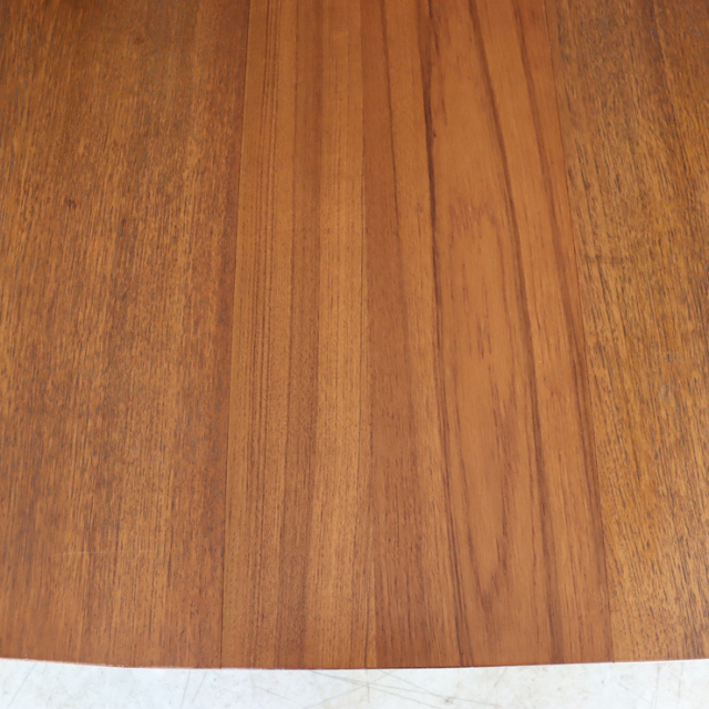 ビンテージのダイニングテーブルの詳細