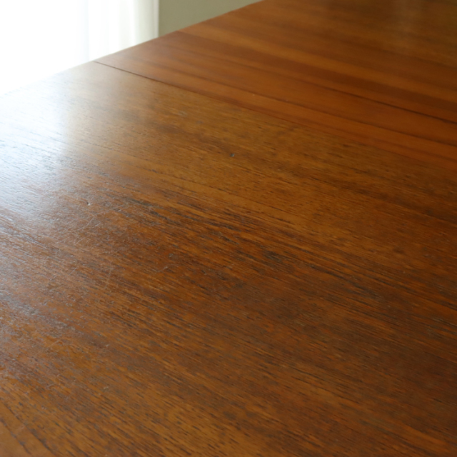 ビンテージのダイニングテーブルの詳細