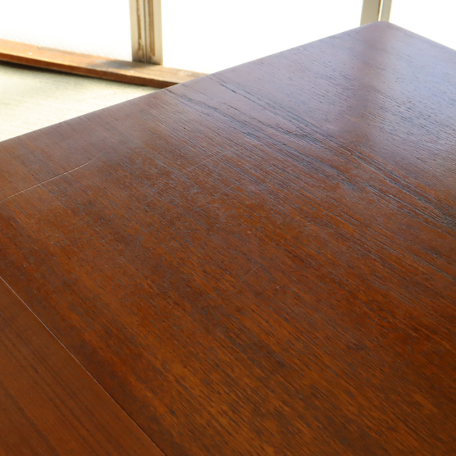 ビンテージのダイニングテーブルの詳細