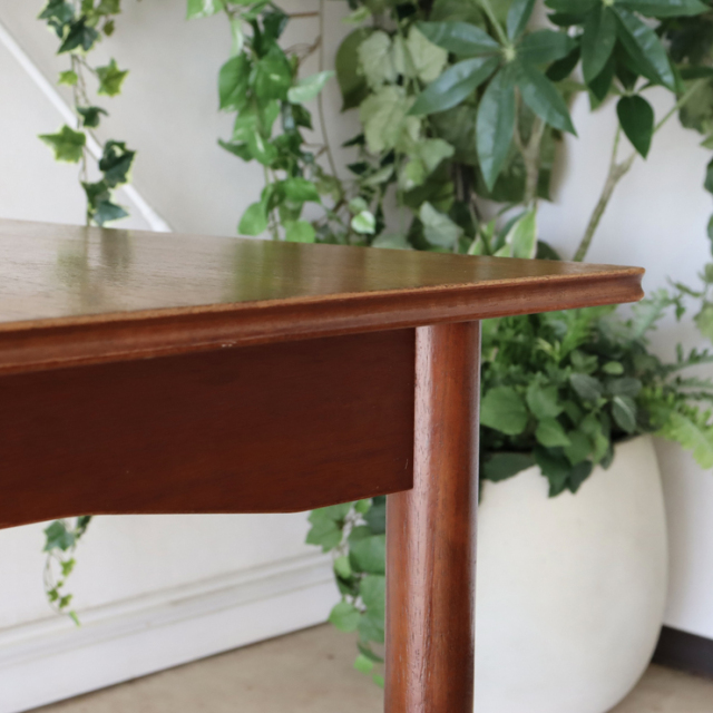 ビンテージのダイニングテーブルの詳細