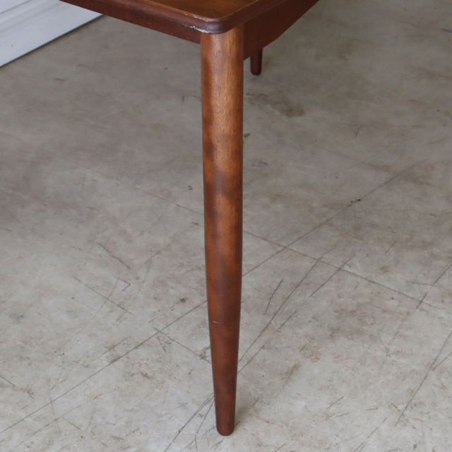 ビンテージのダイニングテーブルの詳細