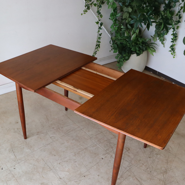 ビンテージのダイニングテーブルの詳細