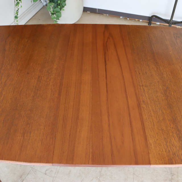 ビンテージのダイニングテーブルの詳細