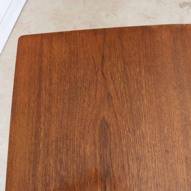 ビンテージのダイニングテーブルの詳細