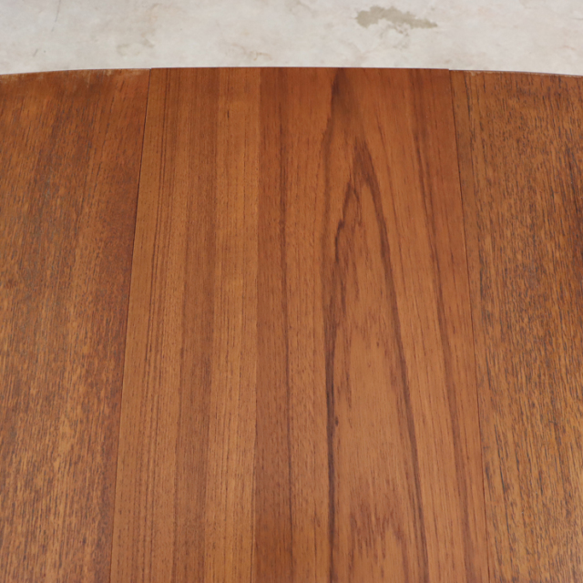 ビンテージのダイニングテーブルの詳細