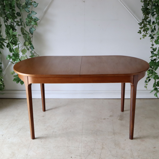 ネイサン（NATHAN）製ビンテージのダイニングテーブル