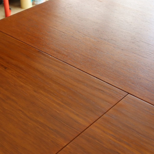 ネイサン（NATHAN）製ビンテージのダイニングテーブルの天板の傷