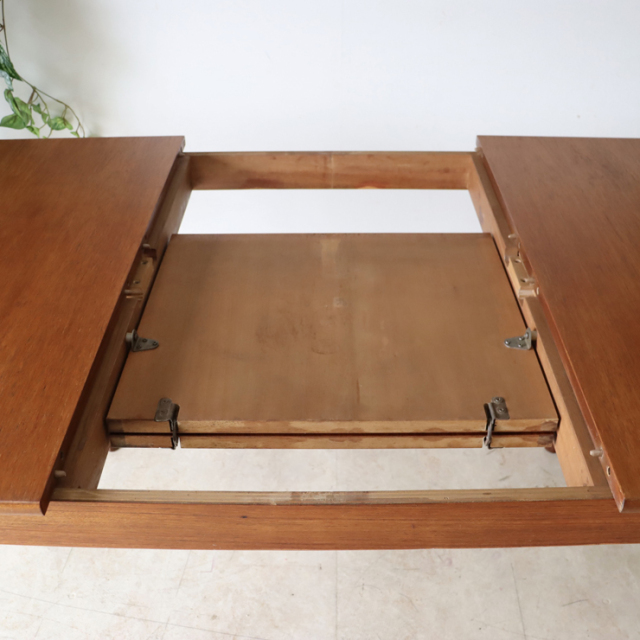 ネイサン（NATHAN）製ビンテージのダイニングテーブルの天板