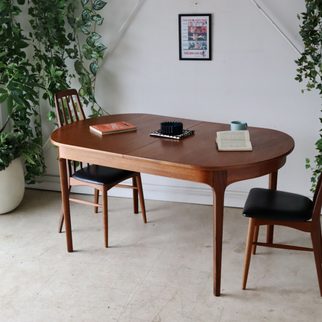 NATHAN製オーバルダイニングテーブル 商品番号【122033