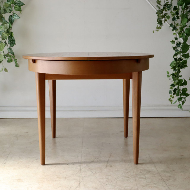 グリーブス＆トーマス（Greaves&Thomas）ビンテージのダイニングテーブルの全体