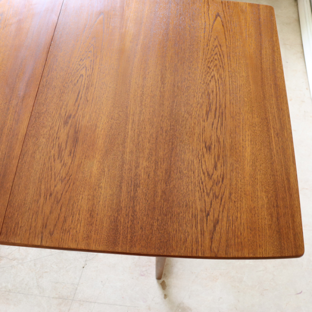 デザインされた脚 ヴィンテージダイニングテーブル 商品番号【122050