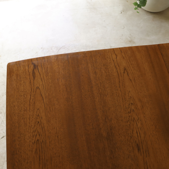 デザインされた脚 ヴィンテージダイニングテーブル 商品番号【122050