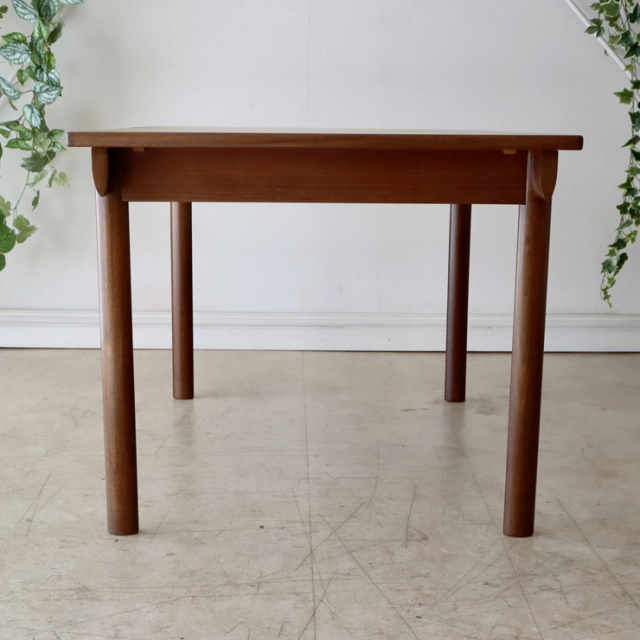 WHITE & NEWTON ヴィンテージ オーバルダイニングテーブル(301) 白リンゴ無地のTシャツが好きな方へ。 ホワイトニュートン