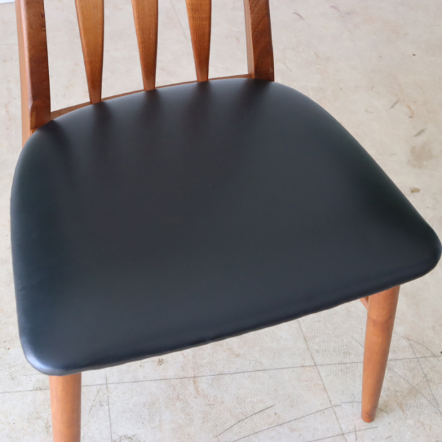 コフォードホーンズレッド（KOEFOEDSHORNSLET)社製ビンテージのダイニングチェアの詳細