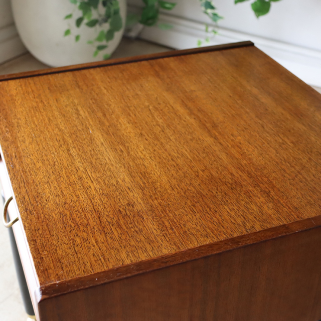 122096 ジープラン（G-plan）製ビンテージのベッドサイドキャビネット