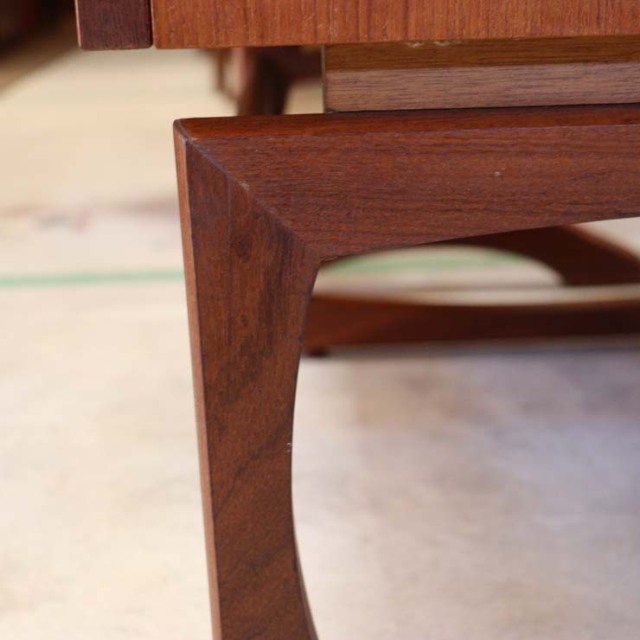 ジープランチェストの脚