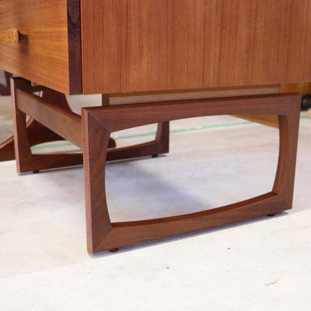 ジープランチェストの脚