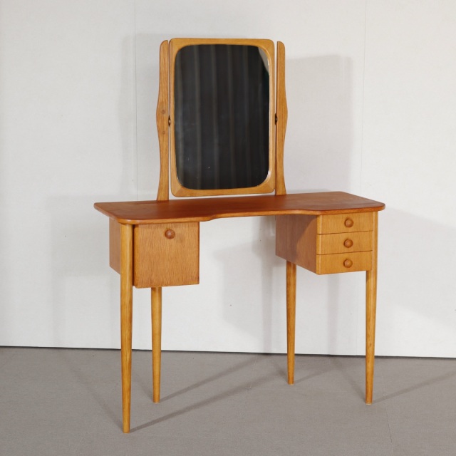 DENMARK  DRESSING  TABLE  WITH  MIRROR　商品番号30067