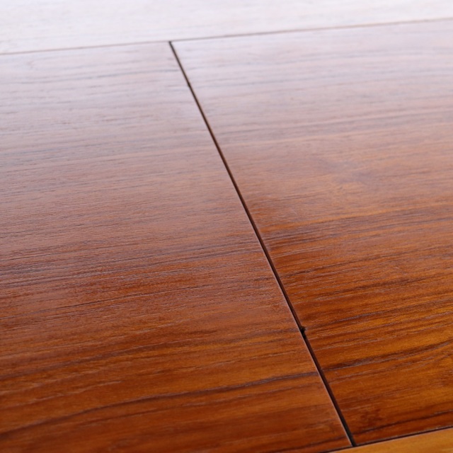 ネイサンNathanのダイニングテーブル