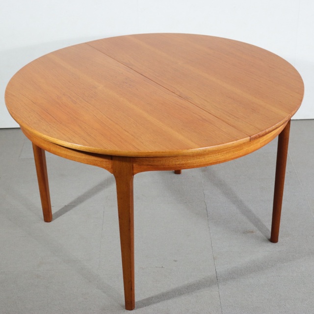 ネイサンNathanのダイニングテーブル