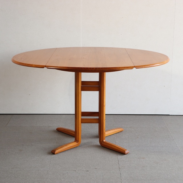 アーコールErcolのダイニングテーブル