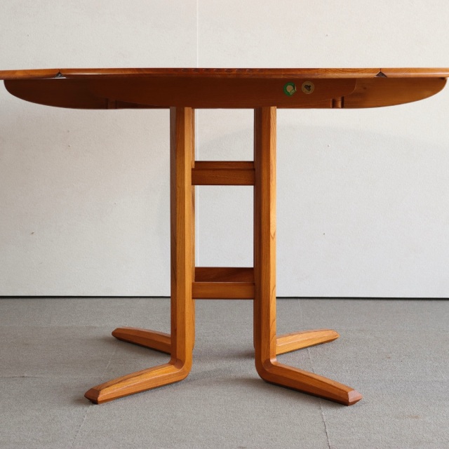 アーコールErcolのダイニングテーブル