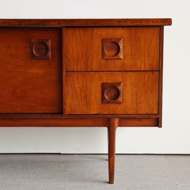 英国ヴィンテージのチーク材のサイドボード