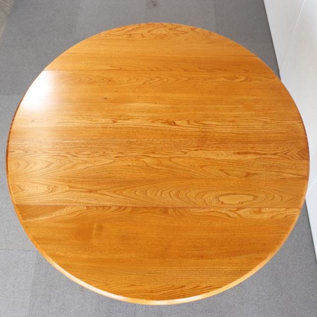 アーコールErcolのダイニングテーブル