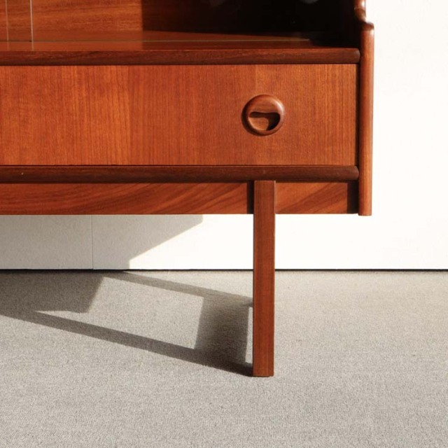 英国ヴィンテージであるターニッジturnidgeのキャビネット