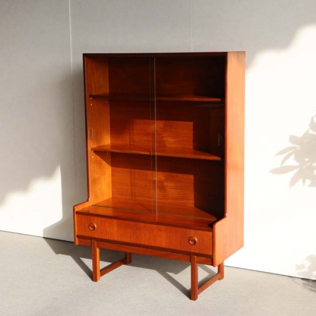 英国ヴィンテージであるターニッジturnidgeのキャビネット