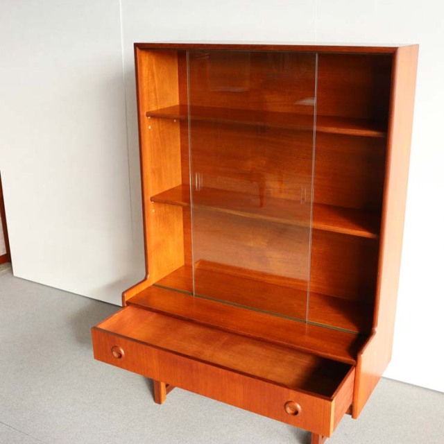 英国ヴィンテージであるターニッジturnidgeのキャビネット