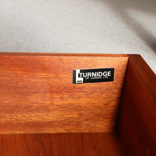 英国ヴィンテージであるターニッジturnidgeのキャビネット