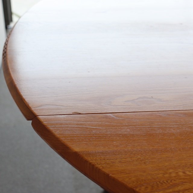 アーコールErcolのダイニングテーブル