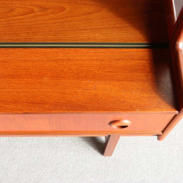 英国ヴィンテージであるターニッジturnidgeのキャビネット