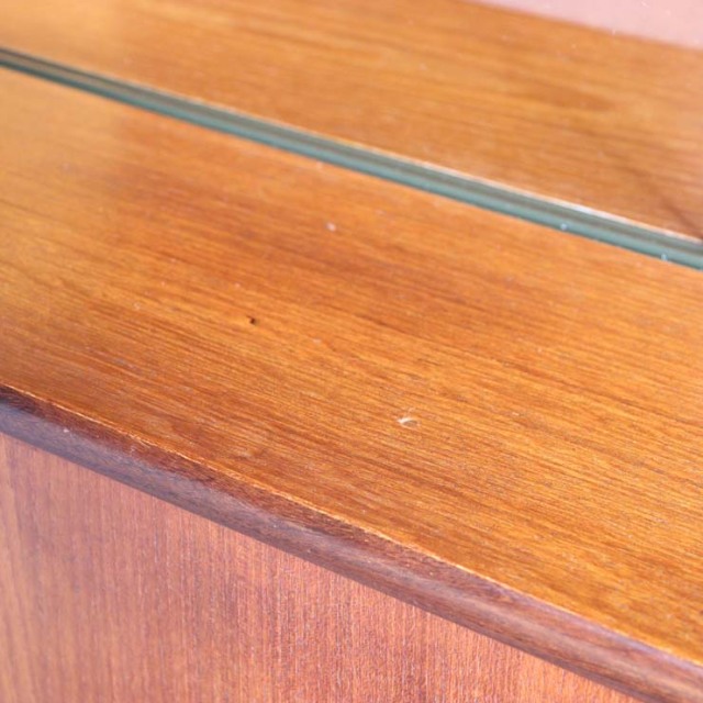 英国ヴィンテージであるターニッジturnidgeのキャビネット