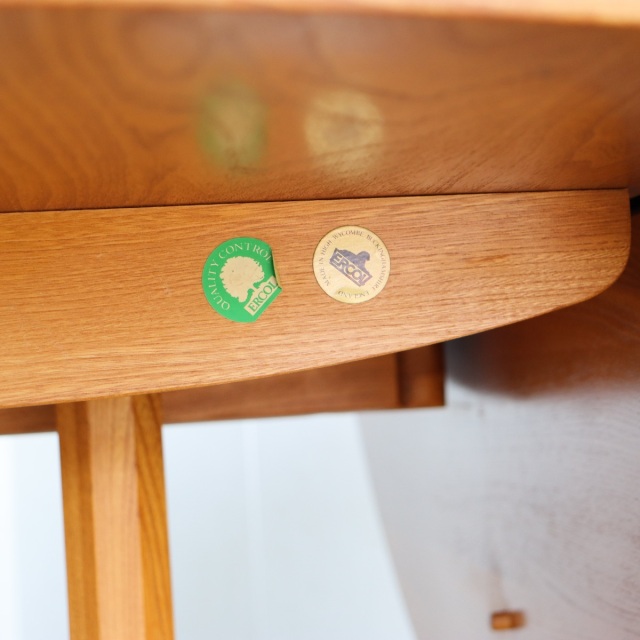 アーコールErcolのダイニングテーブル