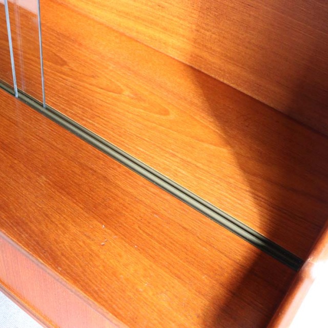 英国ヴィンテージであるターニッジturnidgeのキャビネット