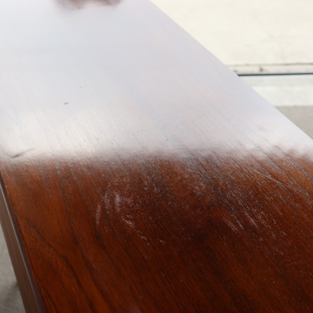 英国ヴィンテージのチーク材のサイドボード