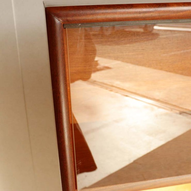 英国ヴィンテージであるターニッジturnidgeのキャビネット